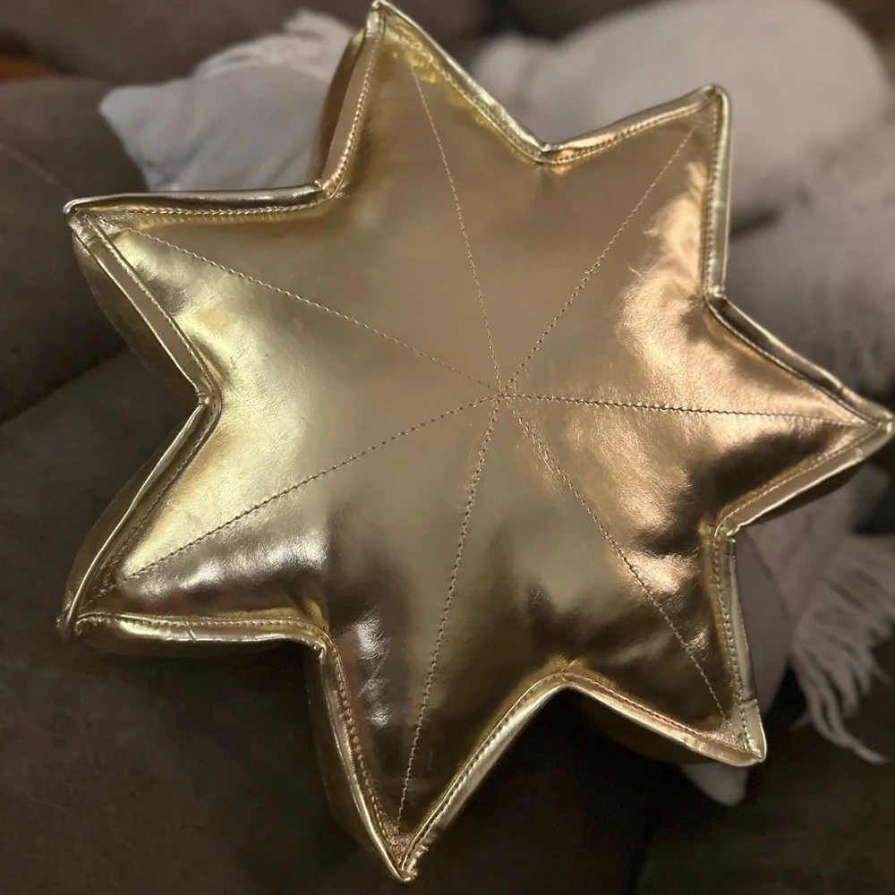 Crate & Barrel Kids gold star 🌟 pilllow